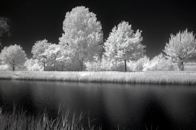 infrarosso infrared deep infrared fiume lago paesaggio natura 950nm