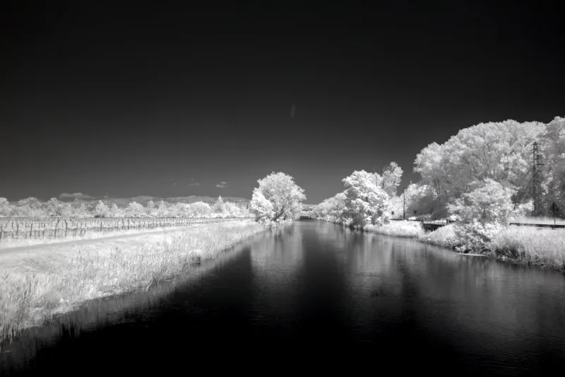 infrarosso infrared deep infrared fiume lago paesaggio natura 950nm