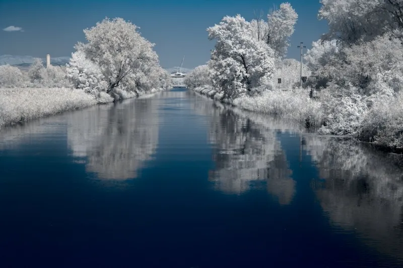 infrarosso infrared deep infrared casa paesaggio natura